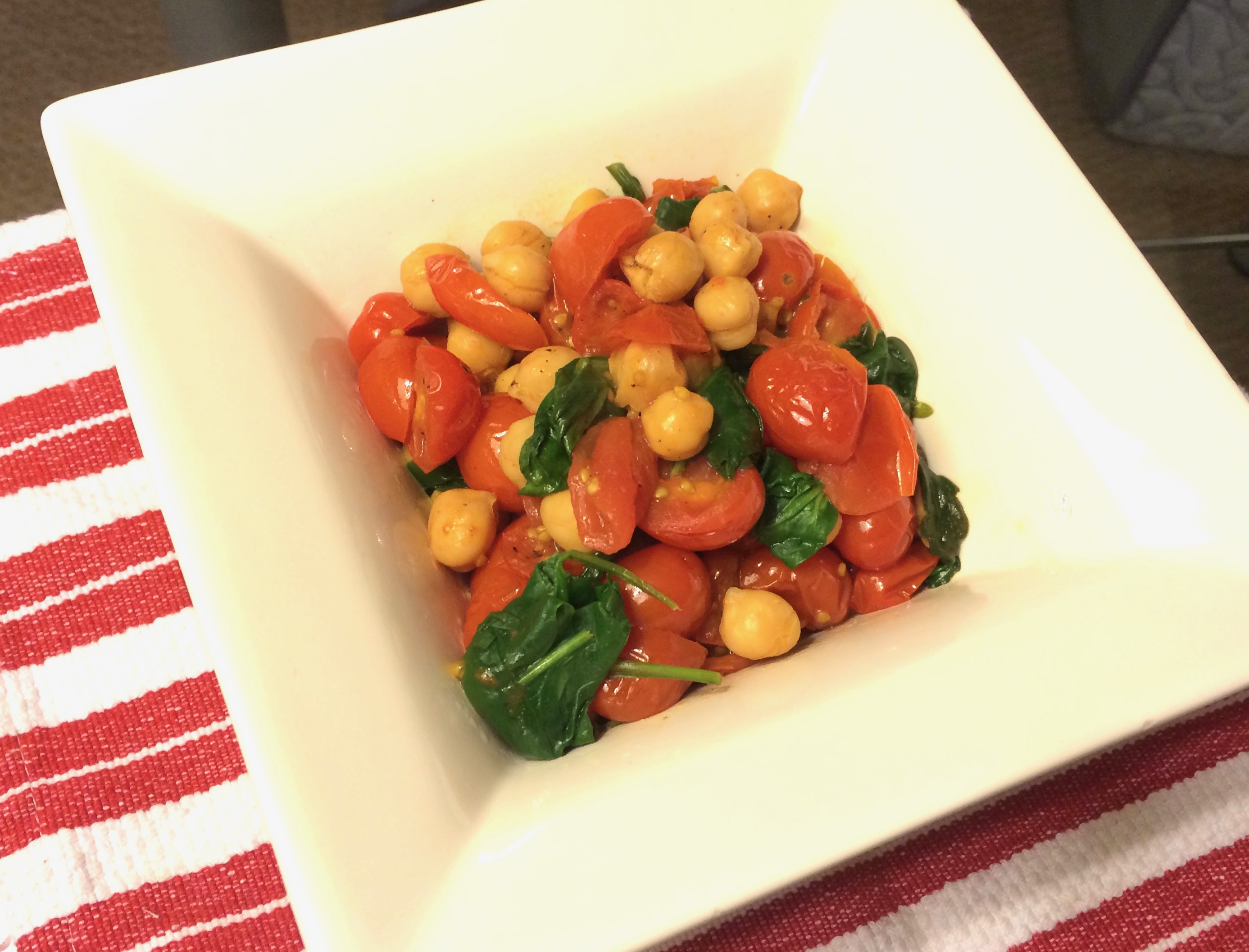Chickpeas With Garlic, Tomatoes And Spinach